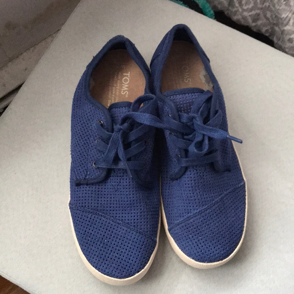 TOMS blue canvas sneakers tennis shoes
